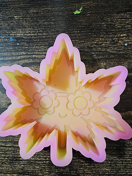Groovy Recreational Leaf